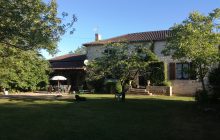 Farmhouse with equestrian facilities with 10 hectares (25 acres) of