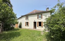 Pretty house in a quiet location, ideal for a builder