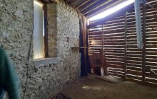 Grange with garden. It is a renovation project in the Ariege region. The property is situated in a beautiful village called Leran