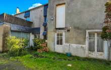 Large stone town house with land and outbuildings. Ref 4949