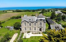 Small castle with outbuildings set on a 2ha park overlooking the bay of saint Brieuc