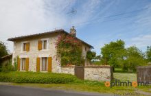 Beautiful unusual cottage in Chantrezac charente with large garden