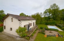 Stone cottage with swimming pool in great private location