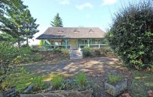 Detached House with large gardens on edge of thriving Haute Vienne town