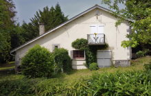 Striking hilltop Converted Farmhouse, 7 bedrooms with 1 acre land & Great Views !