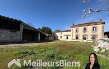 Stone house with outbuildings along the Gironde estuary