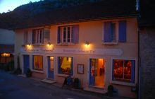 Large property and commercial opportunity in Cabrerets, 4 Apartments/ Restaurant/ Commercial space, Large garden