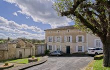 Beautiful manor house, with guest cottage, in the heart of historic town