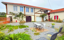 Character Farmhouse with Cathedral-Style Living Room and Land – Near the Pyrenees