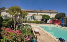 Stone farmhouse with swimming pool and 3* classified guesthouse : a little corner of paradise