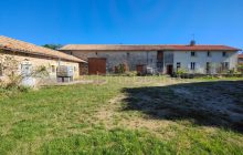 Stone farmhouse with outbuildings and land - Ref 5237 - Near Sauzé-entre-Bois (Deux-Sèvres)