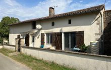 Spacious 3 / 4 Bedroom Cosy Stone House Close To Ruffec On 1482m² R7272