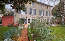 Beautifully presented bourgeoise property with garage and courtyard garden - ref 5239 - 242 100 euros Melle 79500 Deux-Sèvres