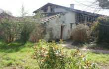 For renovation- Beautiful stone house with land 1200m2 with co-ownership of a swimming pool