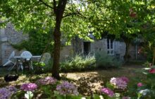 Pretty Town House with 2 Bedrooms & Enclosed Courtyard R7332