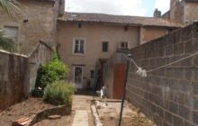 Townhouse To Renovate With Courtyard, Close to Commerce R7340