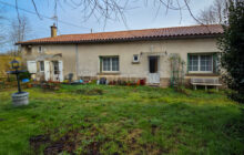 Pretty detached single-storey stone house - Near Sauzé-entre-Bois 79190 (Deux Sèvres)