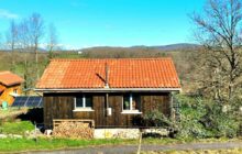Wooden house with two outbuildings on a 3,589 m² plot surrounded by countryside