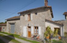 Chocolate box cottage in highly sought after tourism location 87