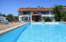 Country house with a swimming pool near Nanteuil-en-Vallée R7449