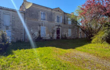 Pretty stone bourgeoise property to renovate with outbuildings and lovely garden - Ref 5266 near Niort (79000)