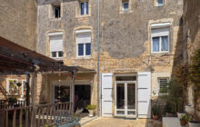 Beautifully renovated town house with courtyard garden and barn - ref 5279 In Sauzé-Vaussais (Deux-Sèvres)