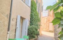 Charming town house for sale in one of the most beautiful village in Provence, Venasque.