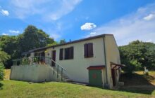 Detached Bungalow with Basement, Situated in a Beautiful Location Near the Le Clain R7535