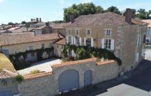 Beautiful 5 Bedroomed "Masters House" In The Market Town Of Champagne Mouton R7592